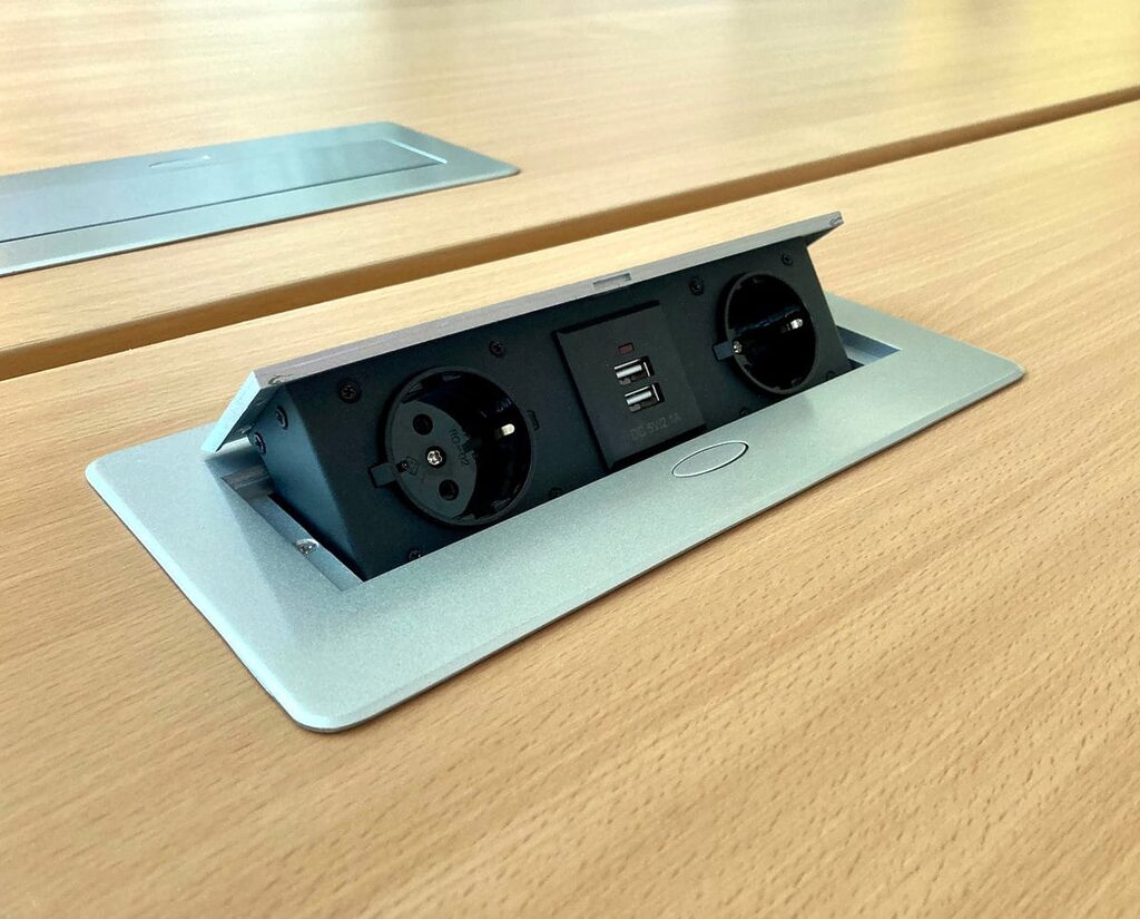 Süllyesztett hálózati konnektor