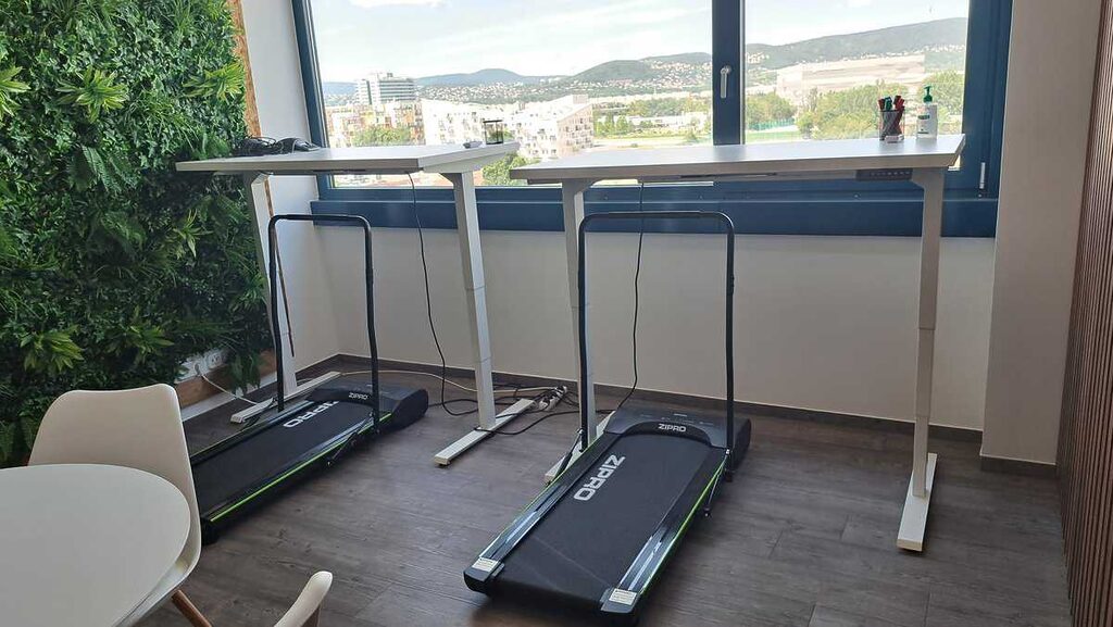 Sétálópadok és Állítható Asztalok a Starschema-ban