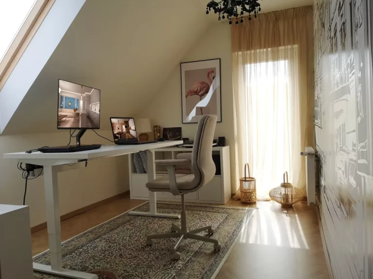 Home office állítható asztallal